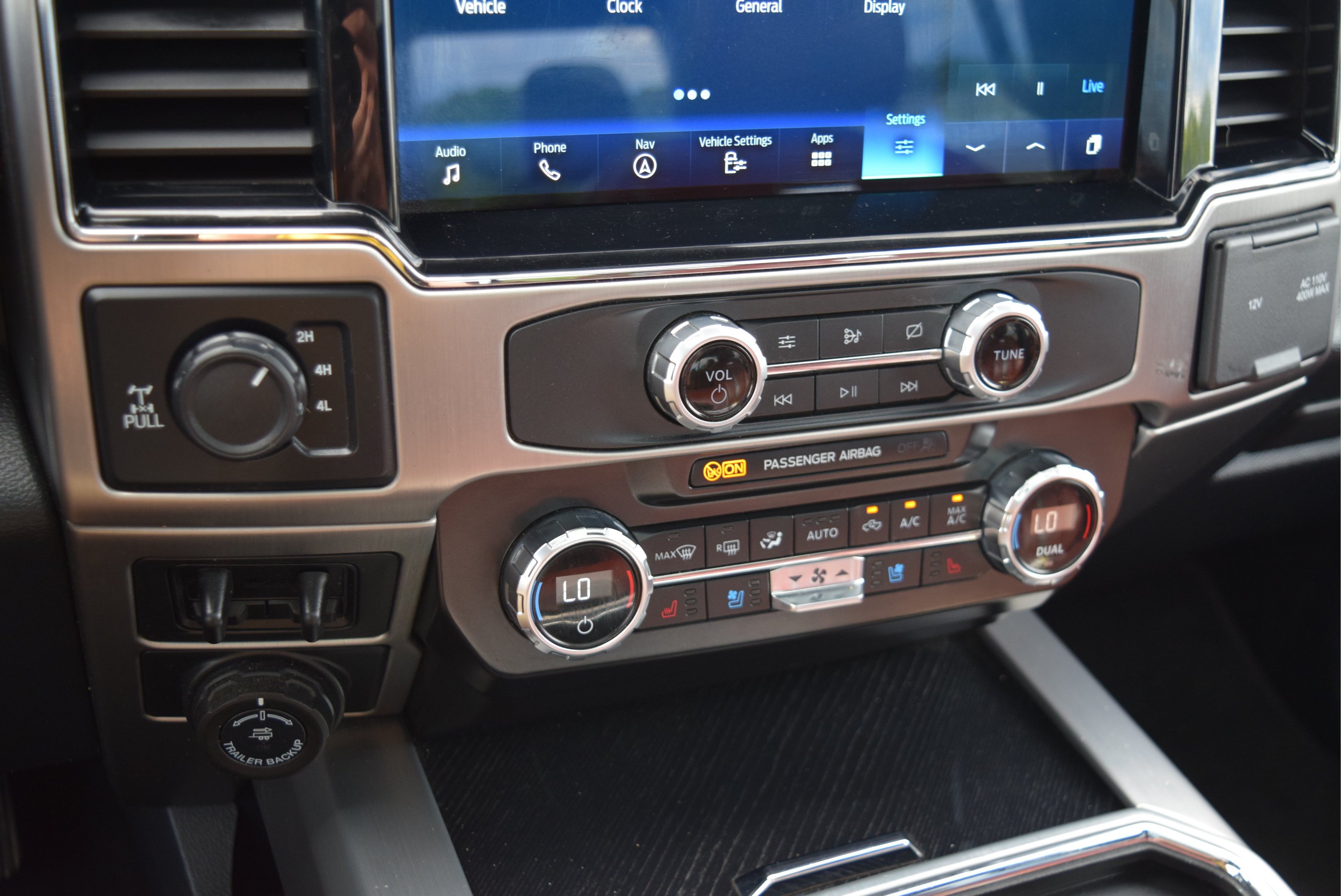 Used 2022 Ford F350 Platinum w/ FX4 Off-Road Package AWD/4WD image 17
