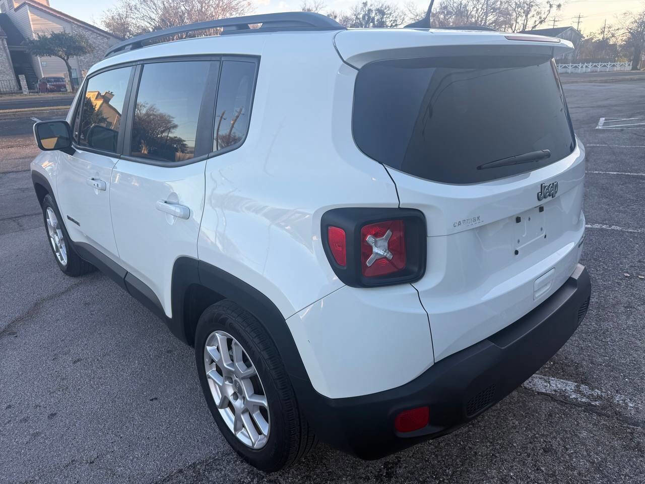 Used 2020 Jeep Renegade Latitude FWD image 8