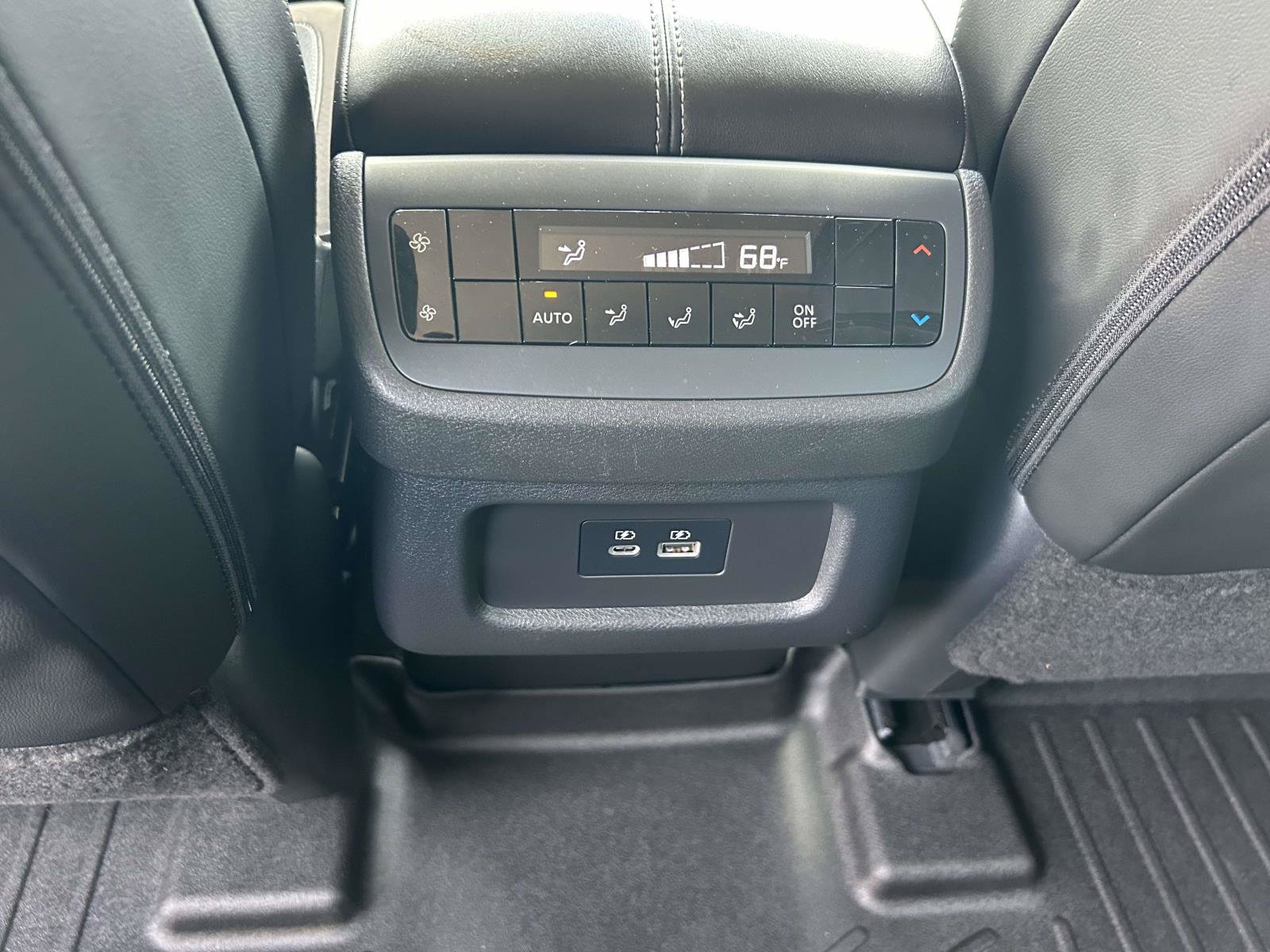 Used 2024 Nissan Pathfinder SL AWD/4WD image 15