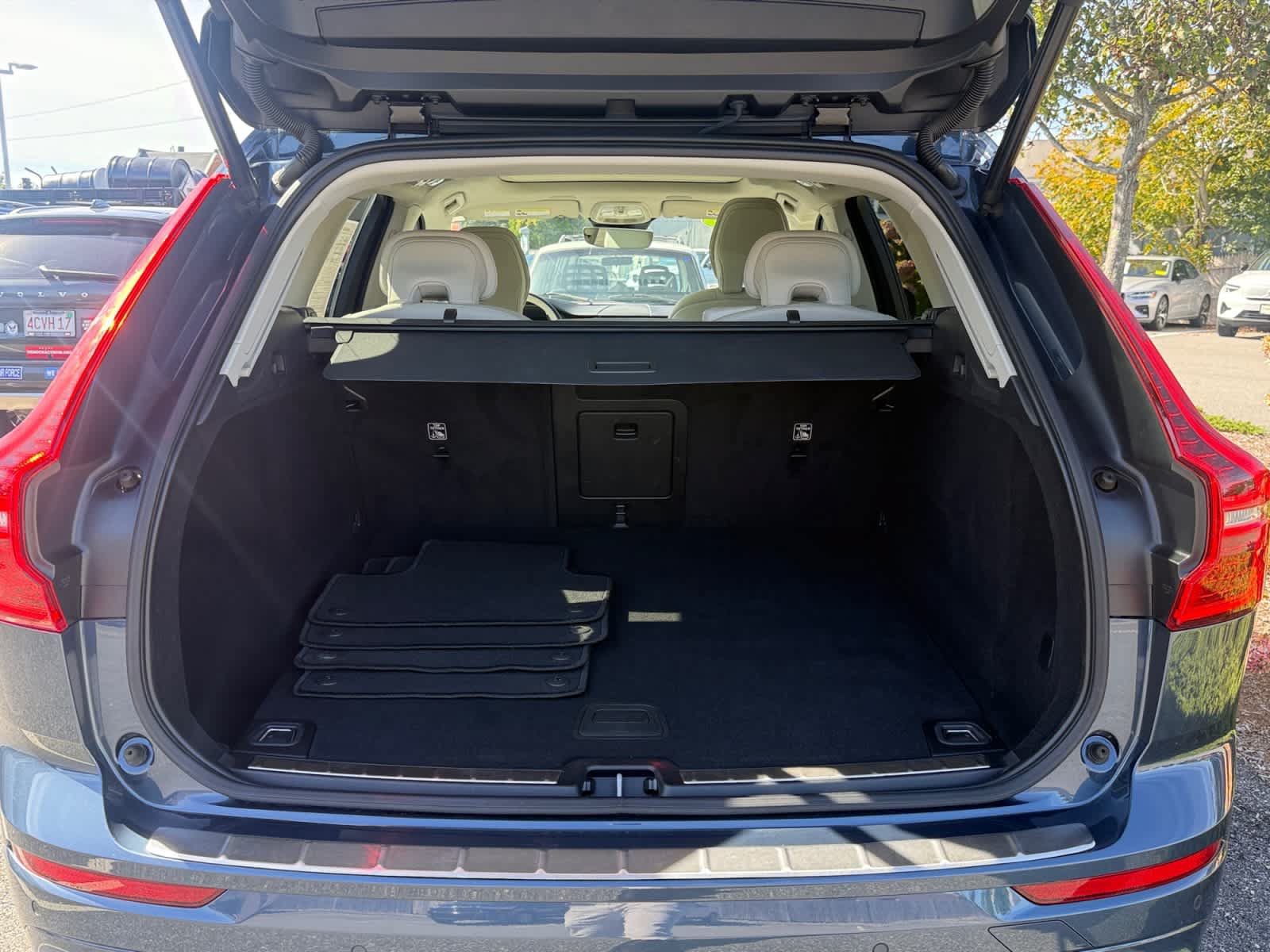 Used 2024 Volvo XC60 B5 Plus w/ Climate Package AWD/4WD image 21