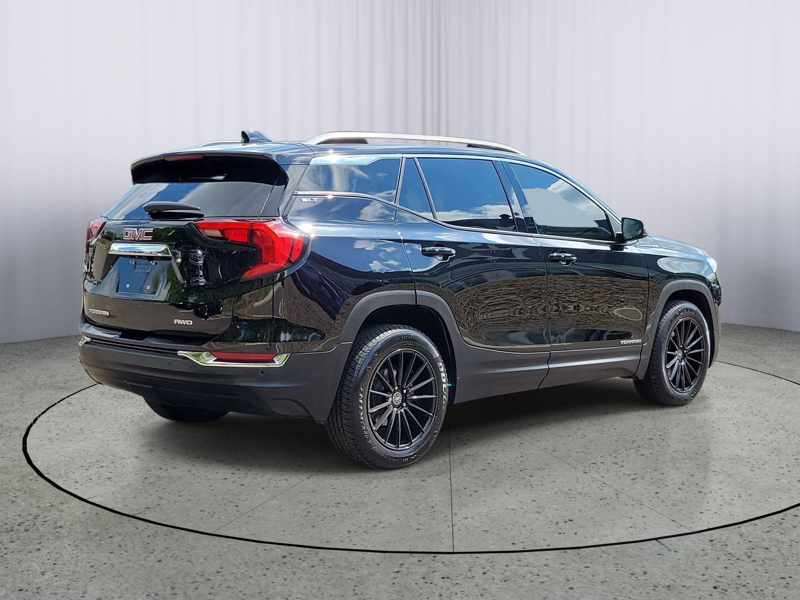 Used 2018 GMC Terrain SLT w/ Preferred Package AWD/4WD image 3