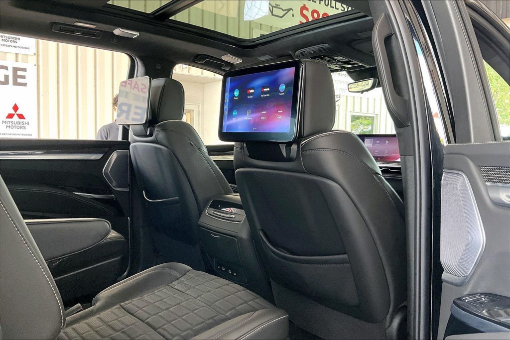 Used 2026 Cadillac Escalade ESV V AWD/4WD image 21