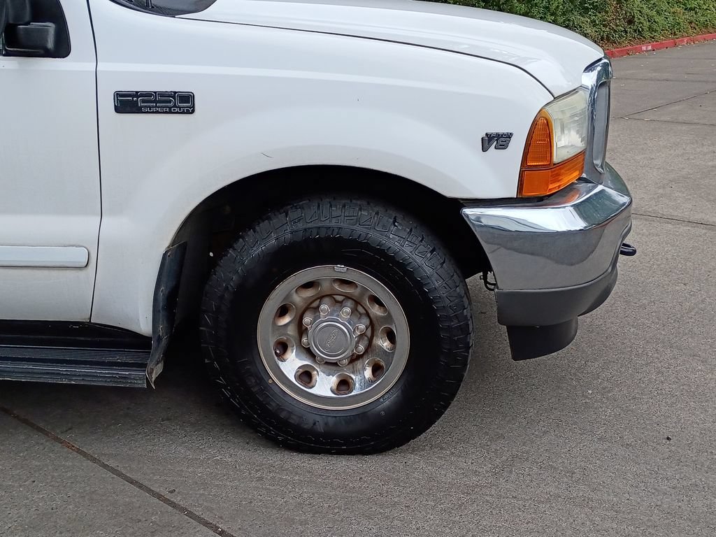 Used 2001 Ford F250 XL RWD image 2