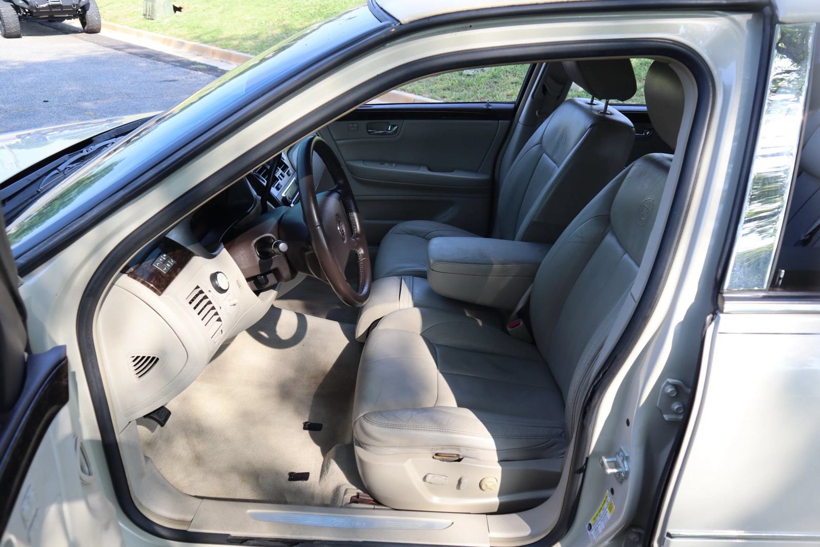 Used 2011 Cadillac DTS Luxury FWD image 9