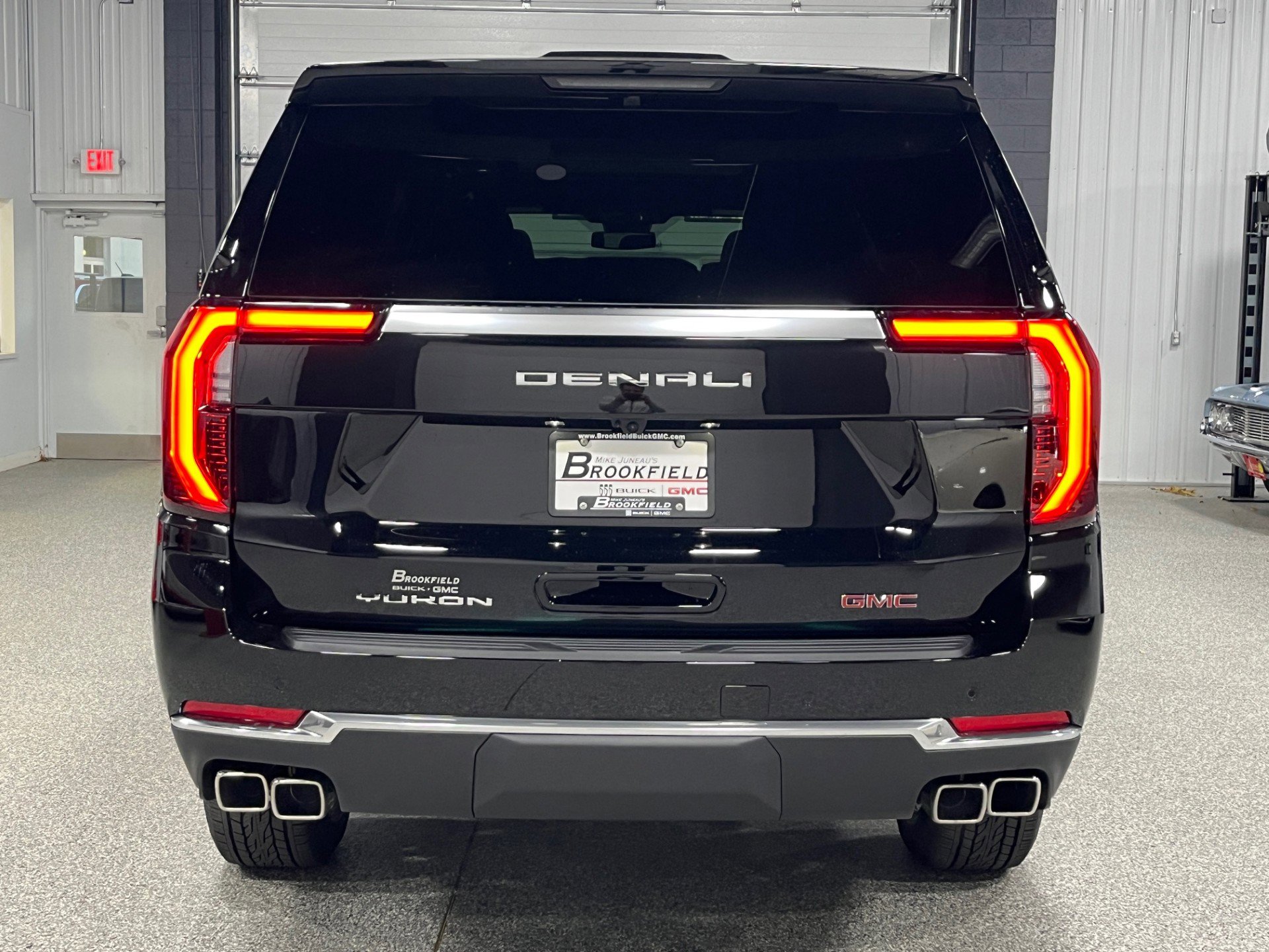 New 2026 GMC Yukon XL Denali w/ Sun & Power Step Package image 4