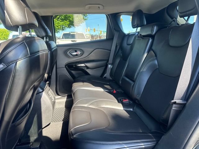 Used 2019 Jeep Cherokee Latitude Plus FWD image 11