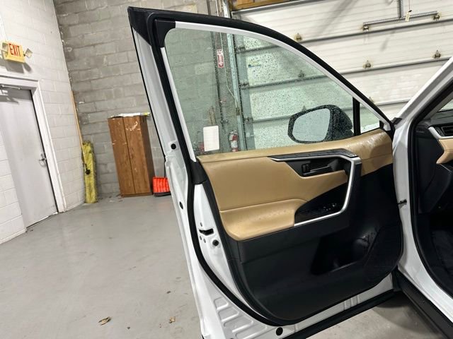 Used 2019 Toyota RAV4 LE w/ Carpet Mat Package AWD/4WD image 13