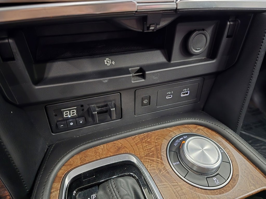 Used 2023 Nissan Armada SL w/ Captain's Chairs Package image 29