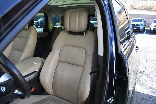 Used 2020 Land Rover Range Rover Sport SE image 17