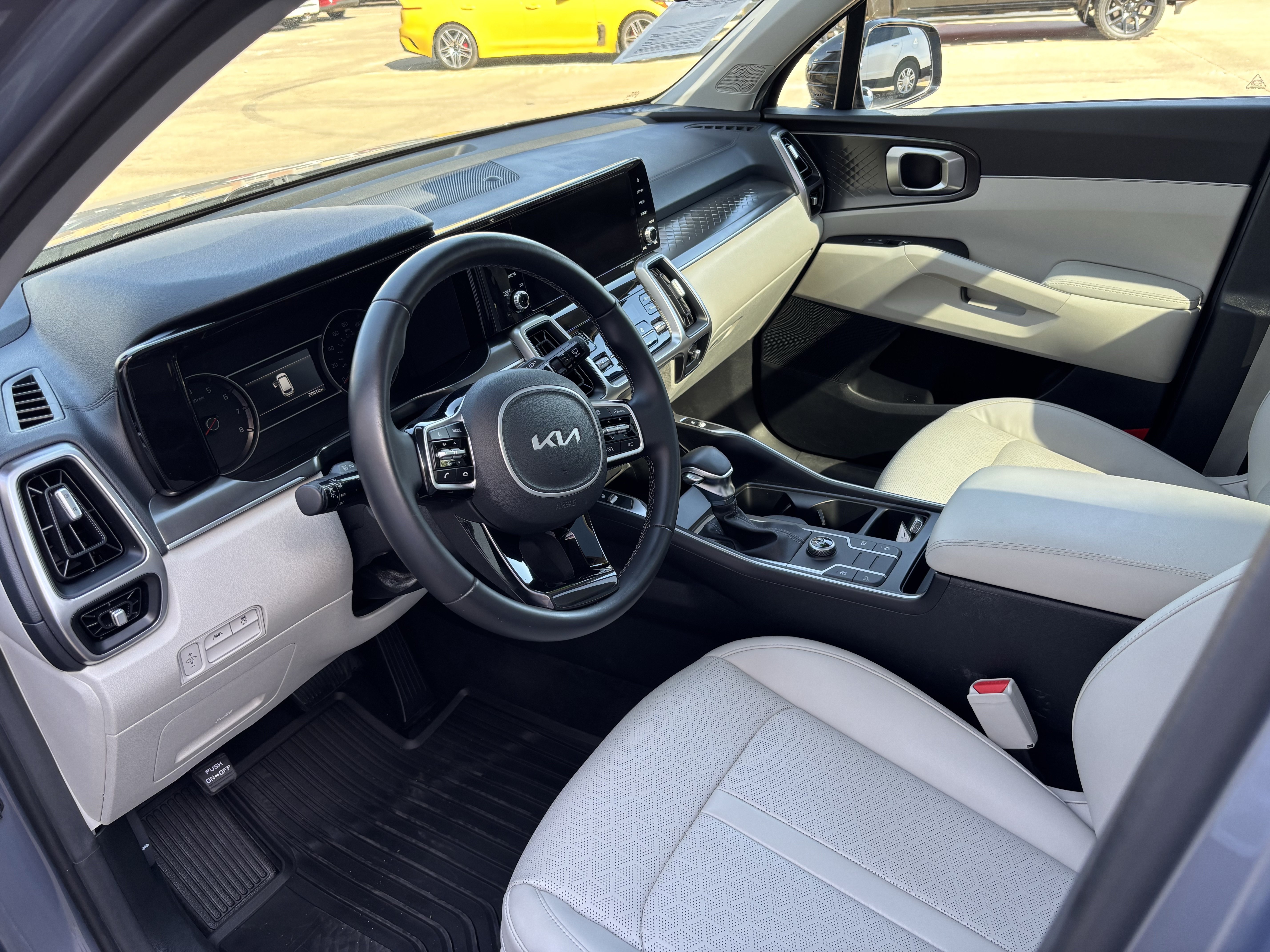 Used 2022 Kia Sorento S w/ Panoramic Sunroof Package FWD image 6