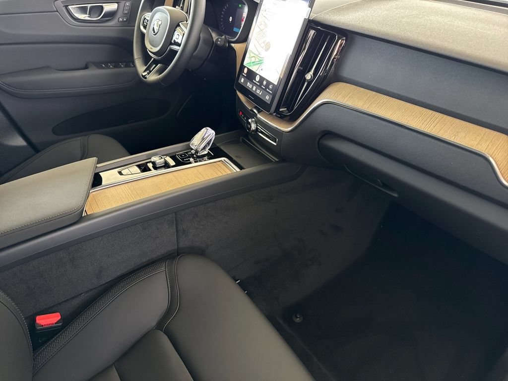 New 2026 Volvo XC60 T8 Plus w/ Climate Package PRO AWD/4WD image 15