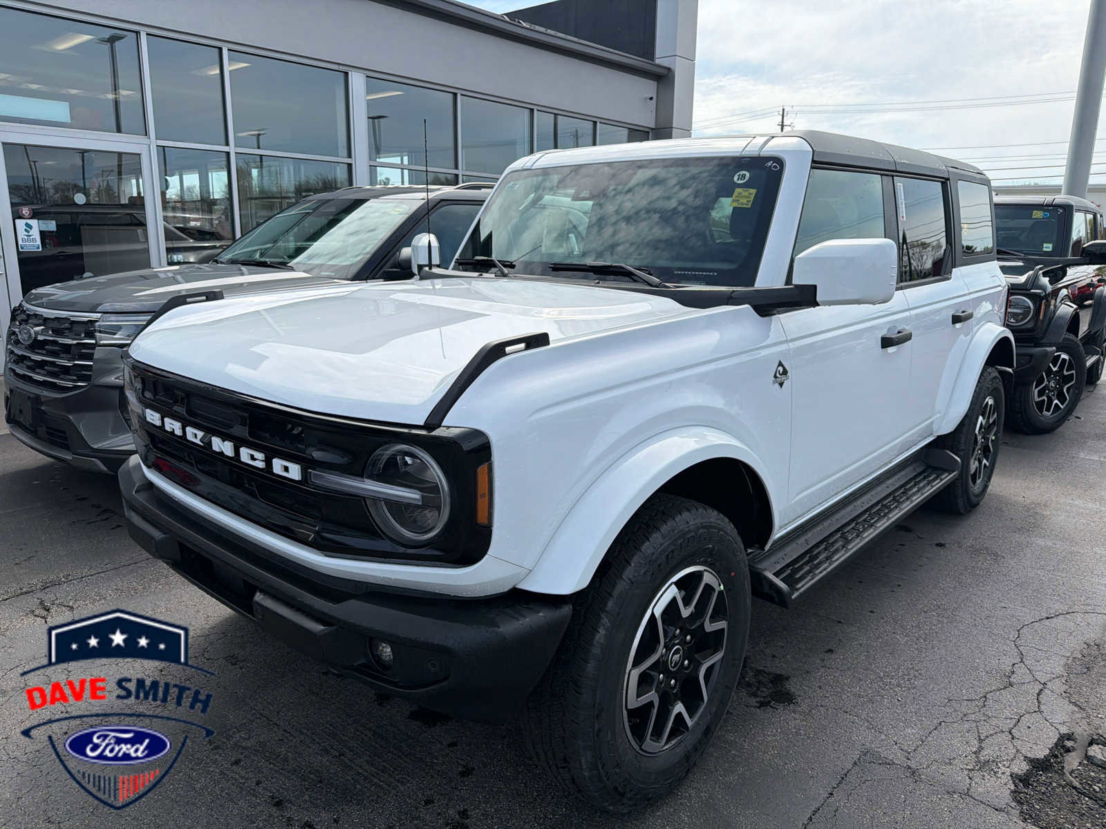New 2026 Ford Bronco Outer Banks AWD/4WD image 1