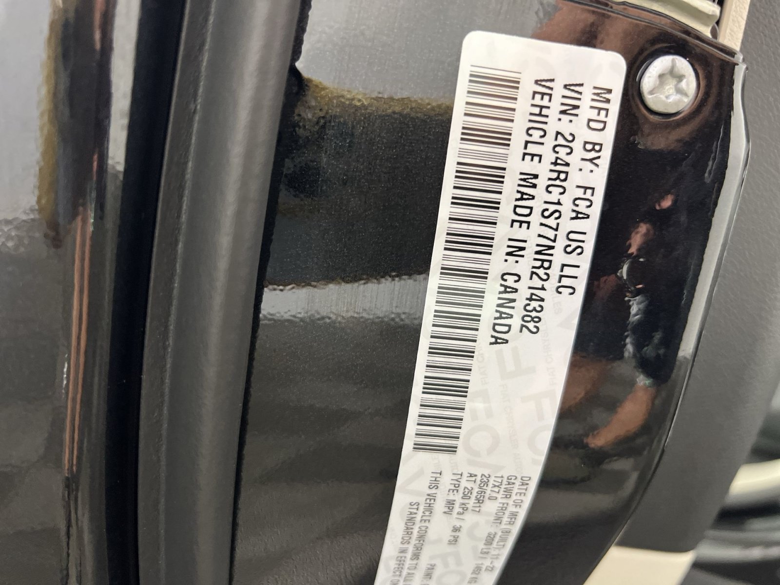 Used 2022 Chrysler Pacifica Limited w/ Uconnect Theater Family Group FWD image 32
