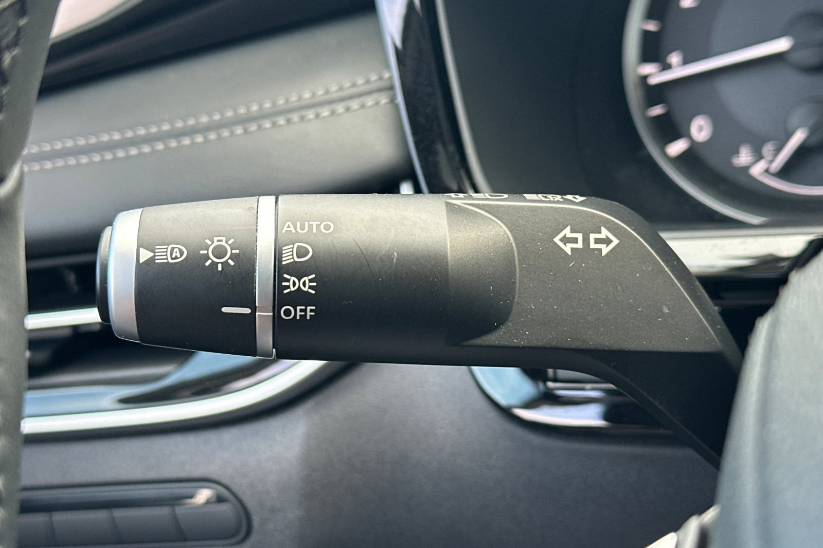 Certified 2025 INFINITI QX60 Pure image 40