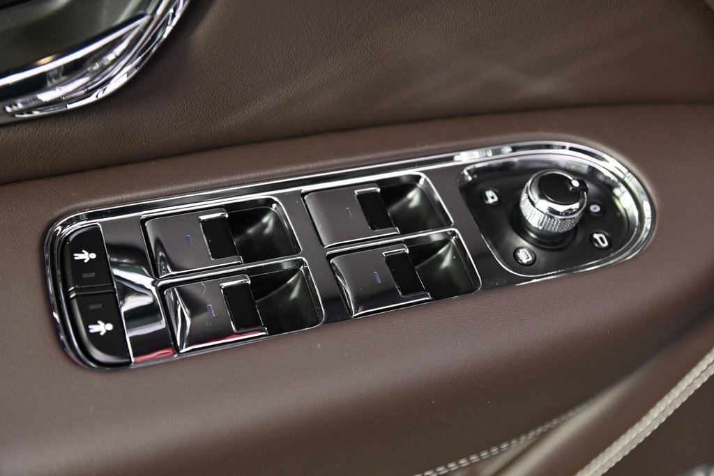 Used 2024 Bentley Bentayga Extended Wheelbase image 23