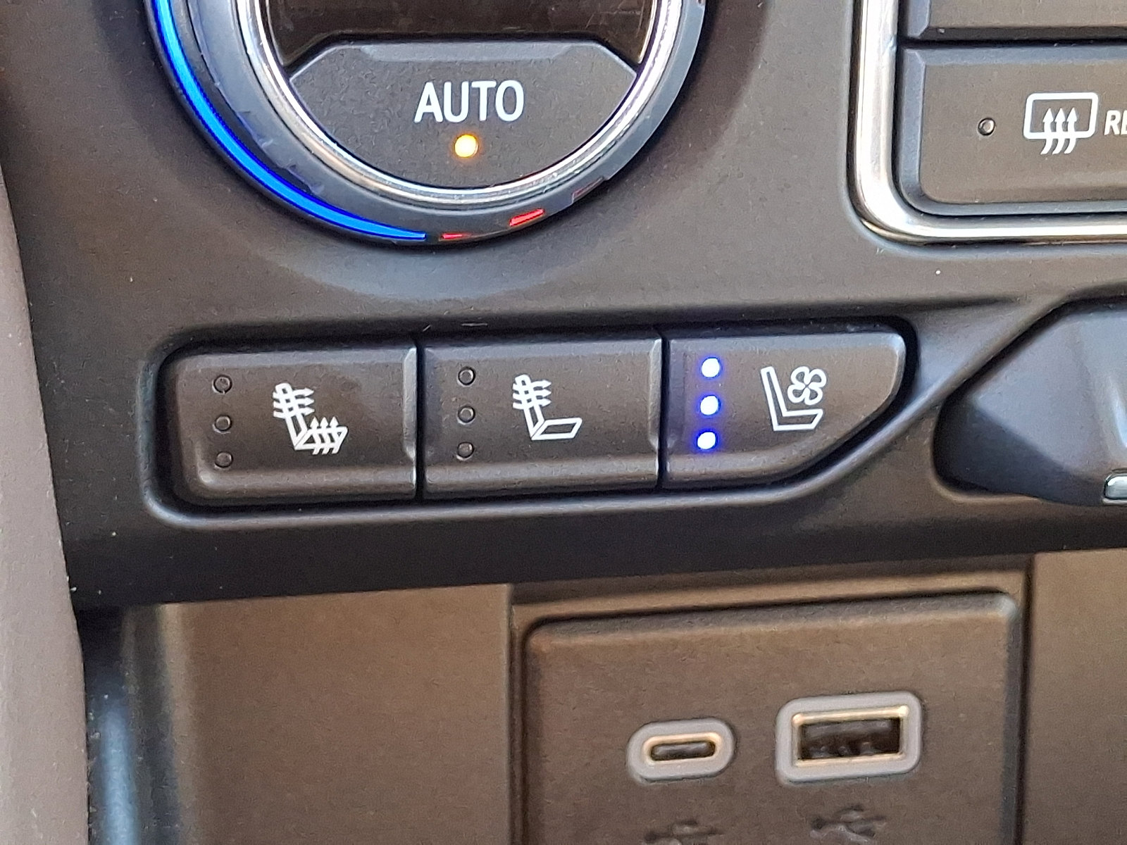 Used 2024 Chevrolet Tahoe High Country image 27