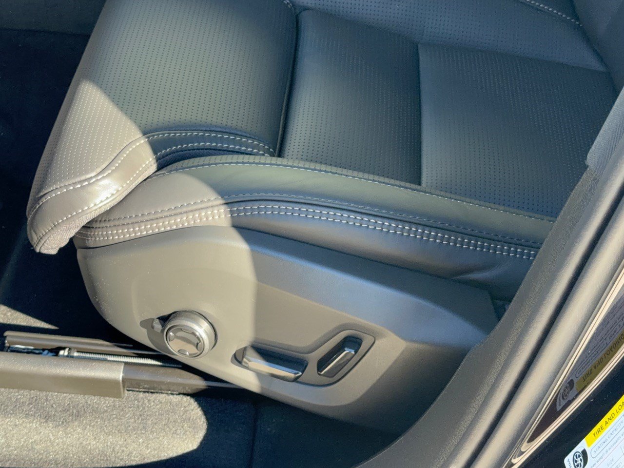 New 2027 Volvo XC60 B5 Ultra AWD/4WD image 16