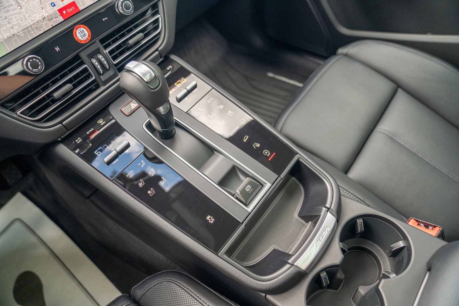 Certified 2026 Porsche Macan AWD/4WD image 21