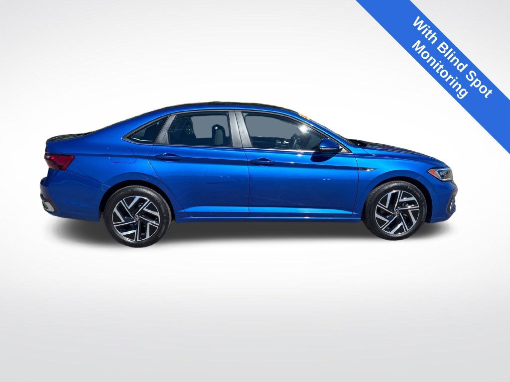 Used 2024 Volkswagen Jetta SEL FWD image 2