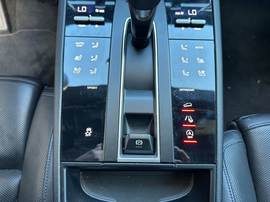 Certified 2023 Porsche Macan AWD/4WD image 26