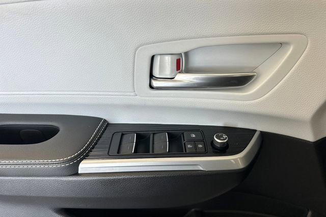 Used 2026 Toyota Sienna XSE AWD/4WD image 12