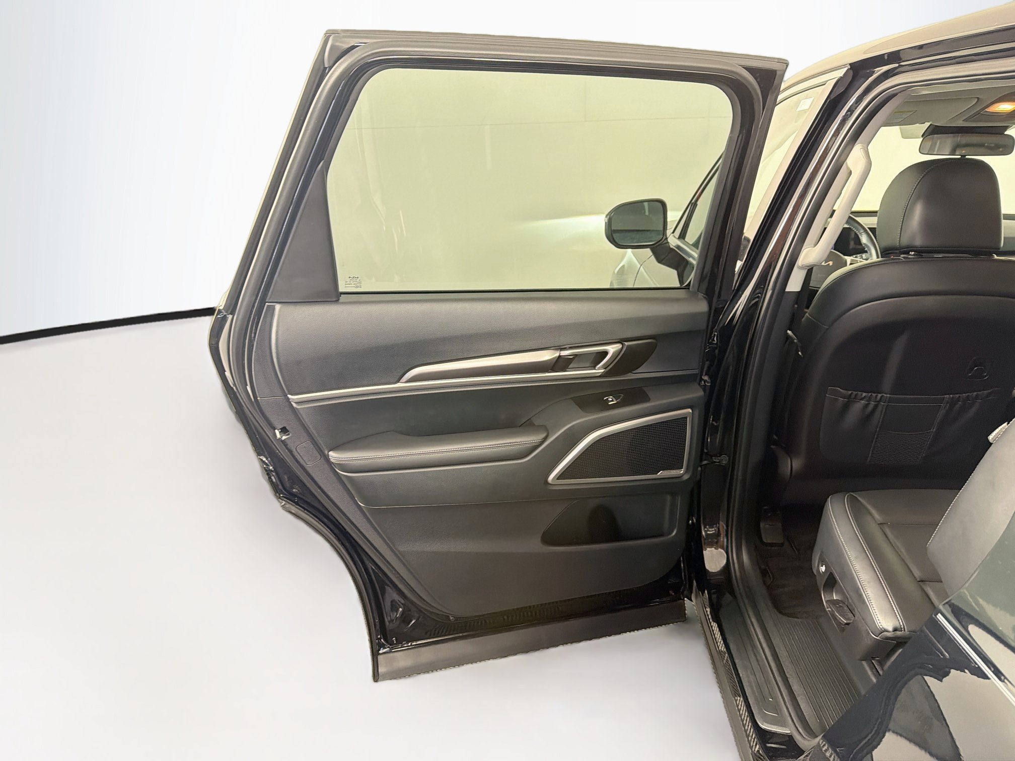 Used 2025 Kia Telluride LX FWD image 27