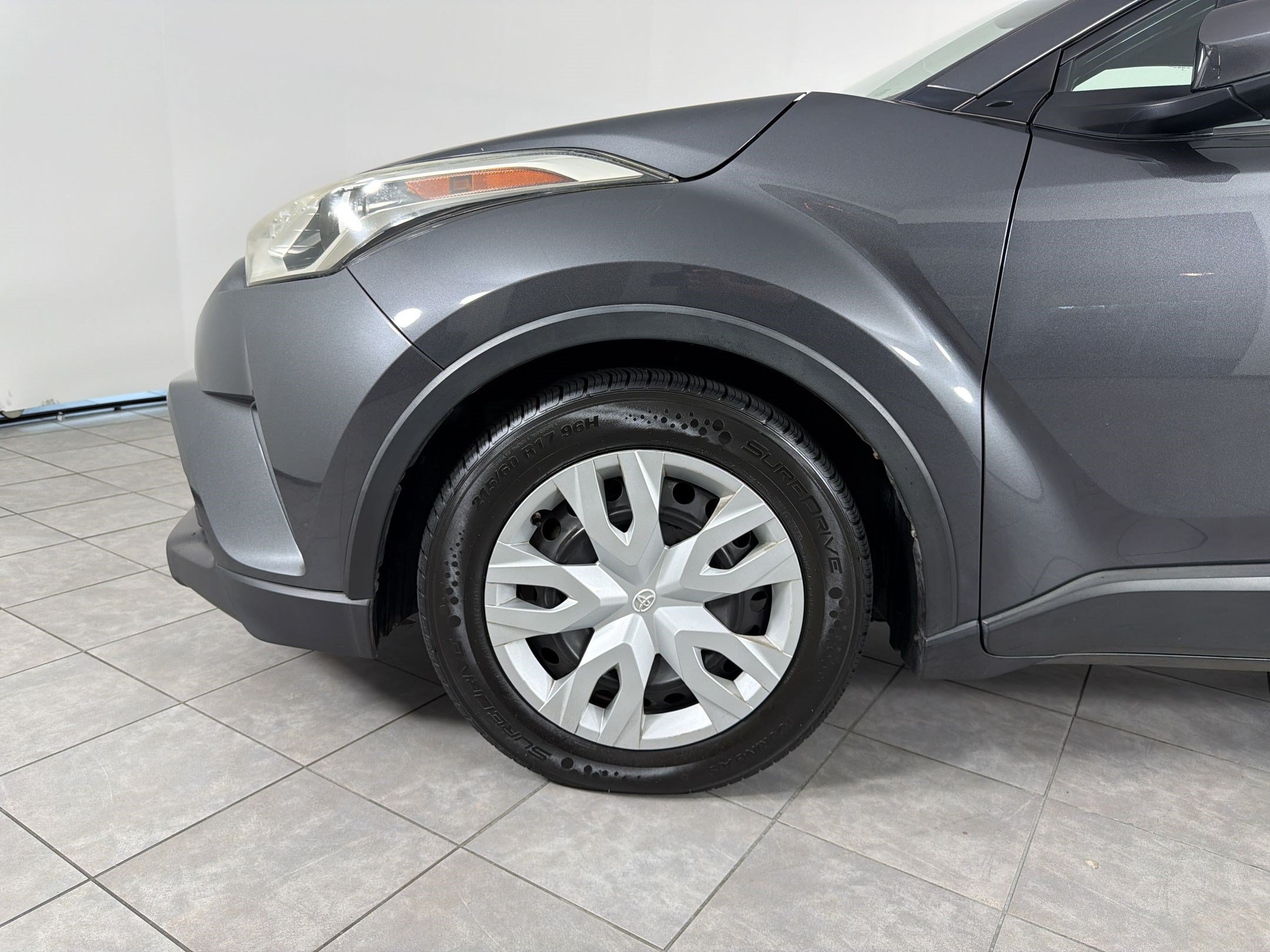 Used 2019 Toyota C-HR LE FWD image 12