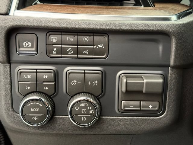 New 2026 Chevrolet Suburban High Country AWD/4WD image 38