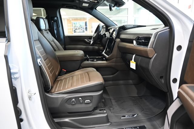 New 2026 GMC Yukon XL Denali Ultimate w/ LPO, Floor Liner Package AWD/4WD image 13