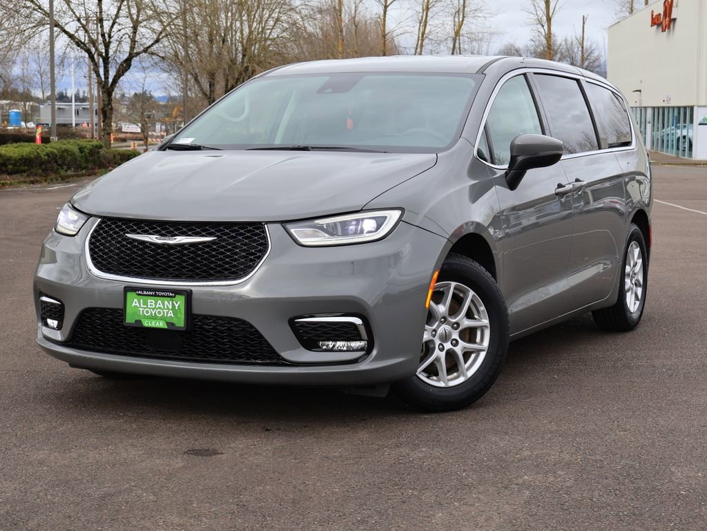 Used 2023 Chrysler Pacifica Touring-L image 1