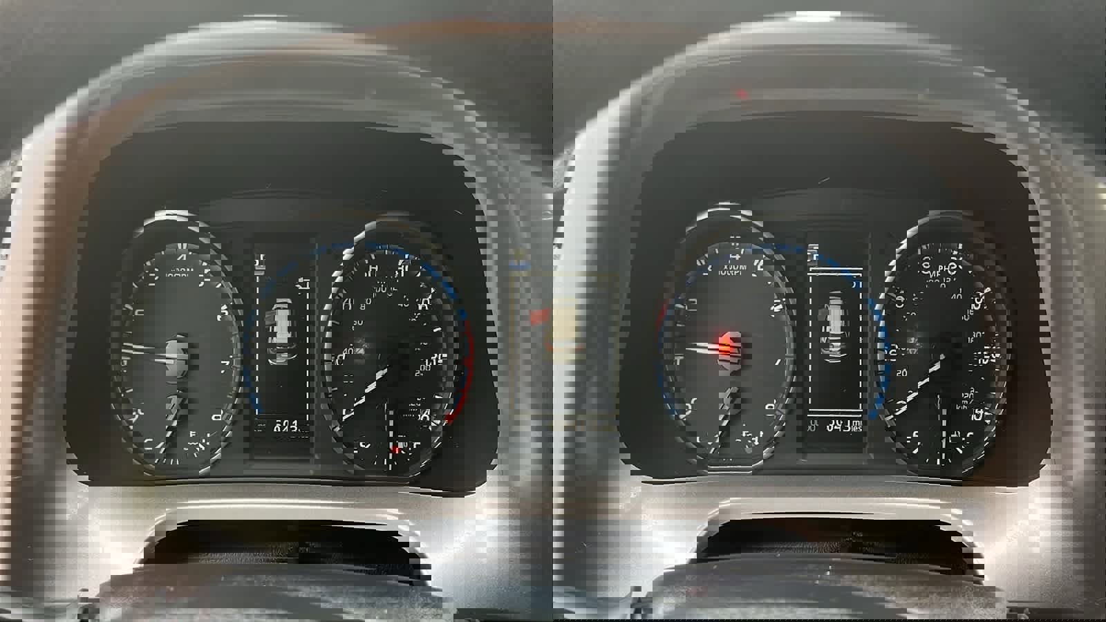 Used 2018 Toyota RAV4 LE image 14