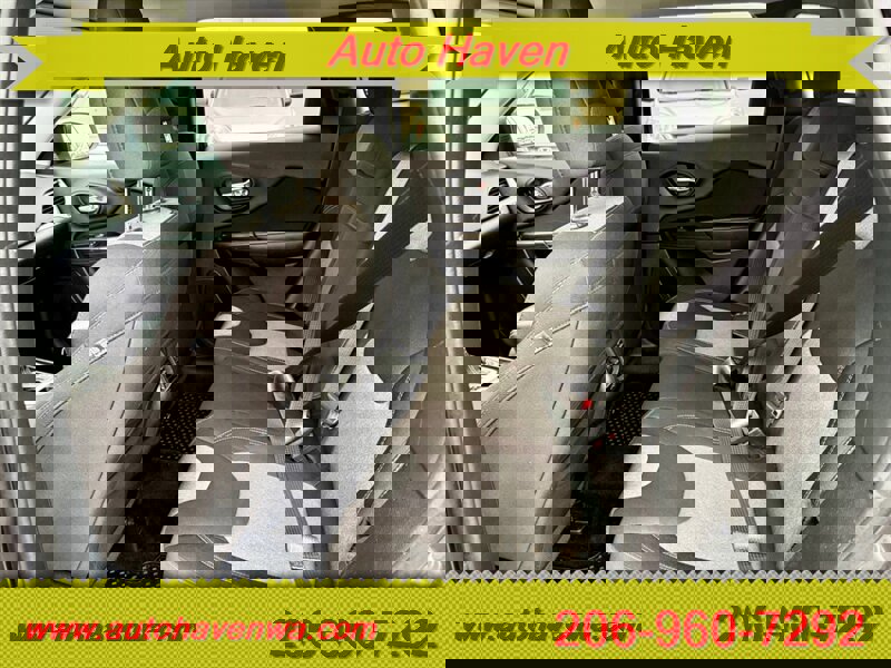 Used 2014 Jeep Cherokee Latitude w/ Cold Weather Group AWD/4WD image 11