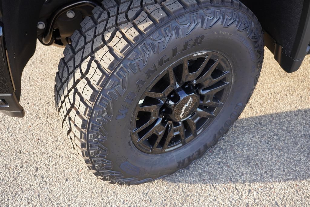 New 2026 Chevrolet Silverado 2500 ZR2 w/ LPO, Dark Essentials Package AWD/4WD image 9