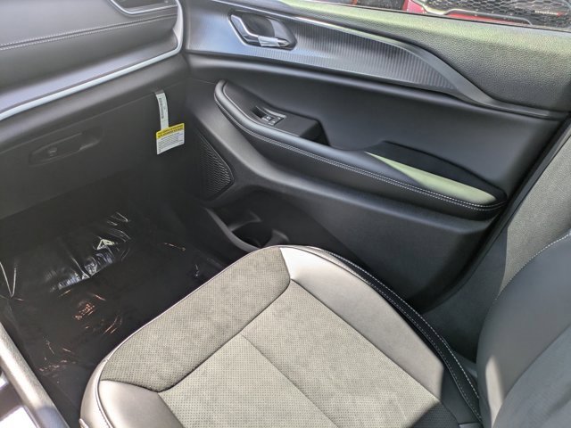 New 2025 Jeep Grand Cherokee L Altitude image 15