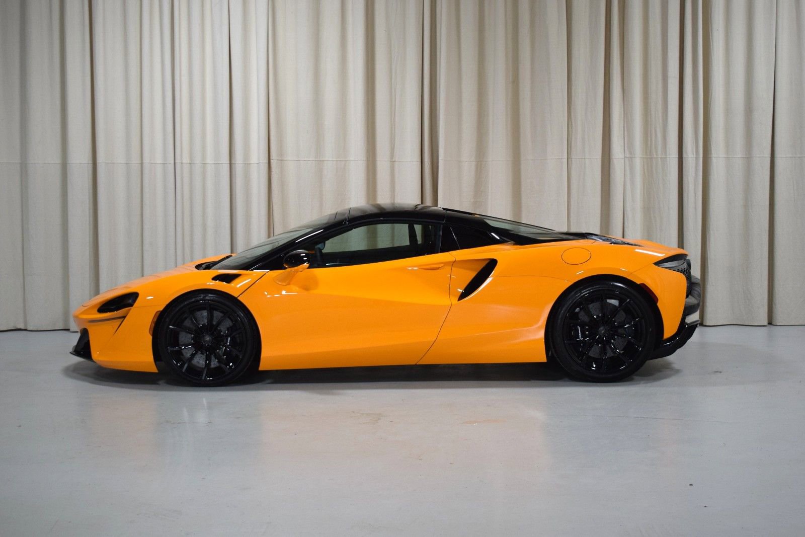 New 2026 McLaren Artura Spider RWD image 4