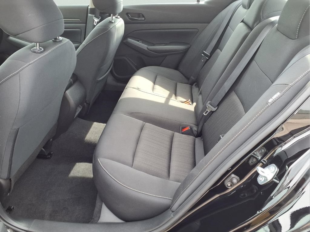 Used 2025 Nissan Altima 2.5 SV FWD image 23