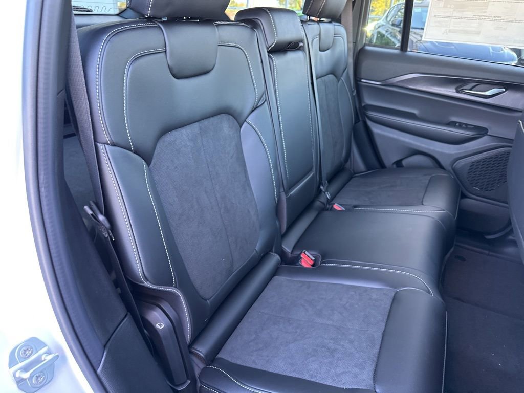 New 2025 Jeep Grand Cherokee Altitude AWD/4WD image 47