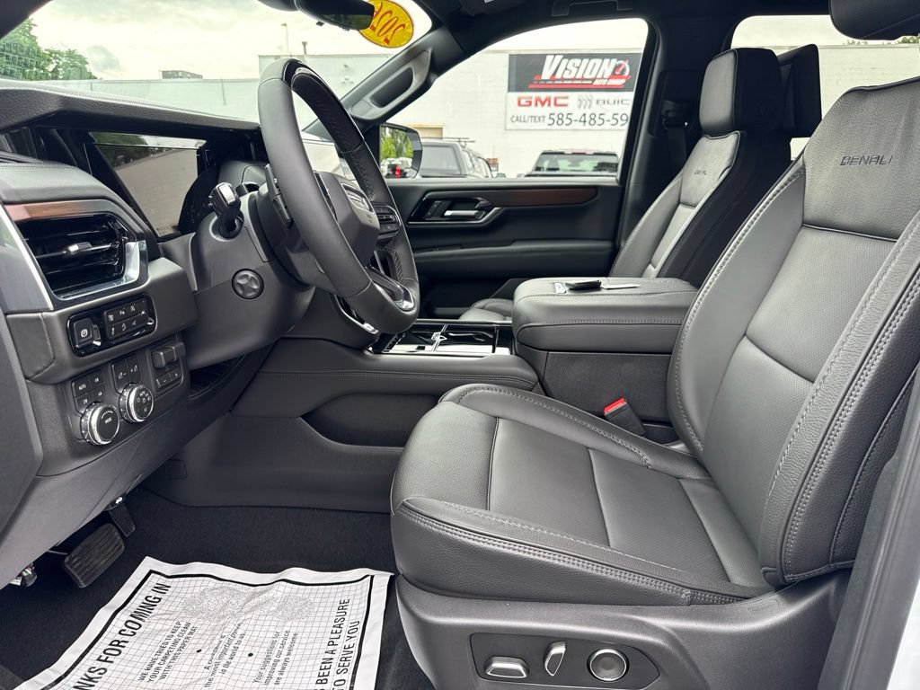 Used 2026 GMC Yukon XL Denali w/ Advanced Technology Package AWD/4WD image 9
