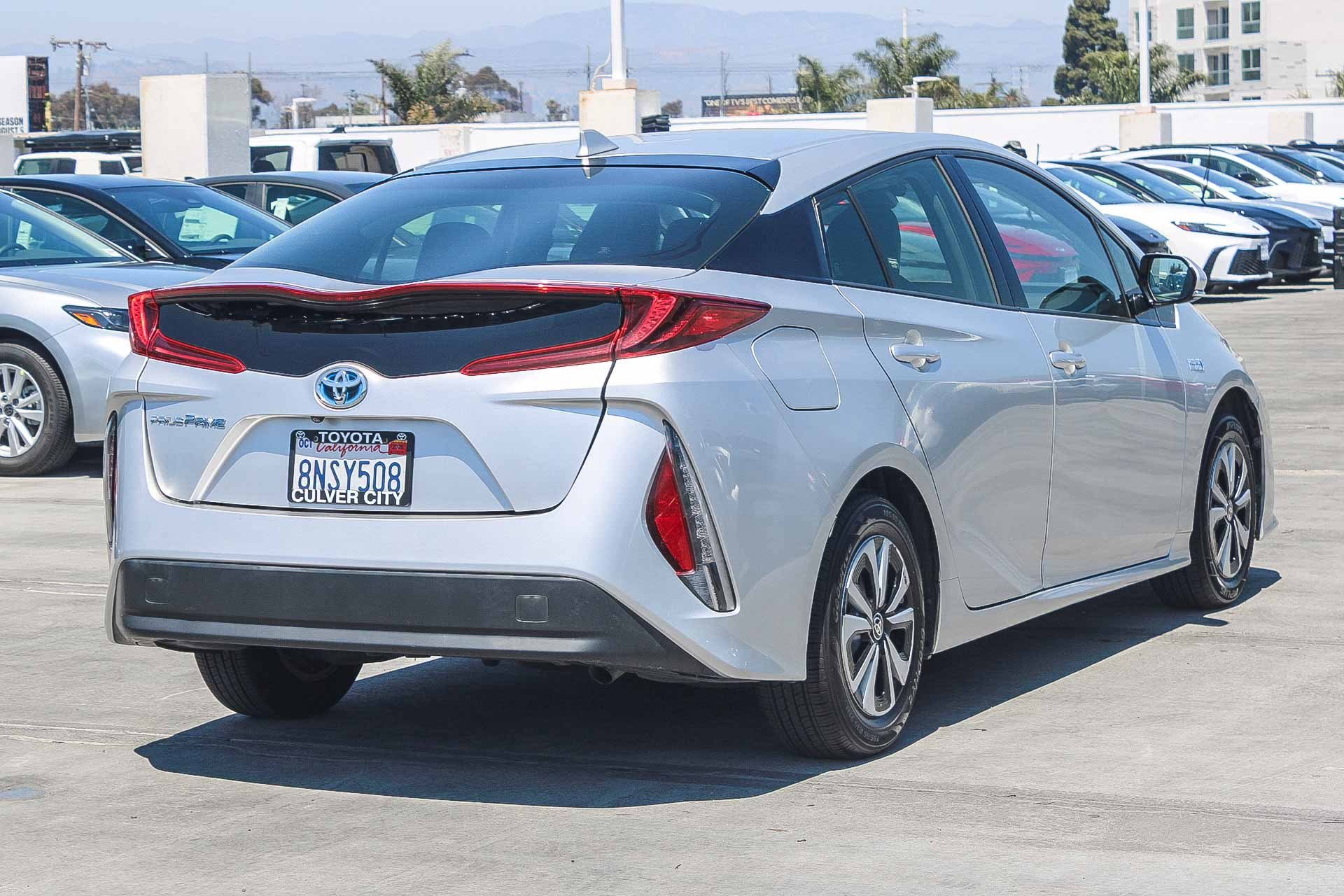 Certified 2017 Toyota Prius Prime Premium FWD image 9