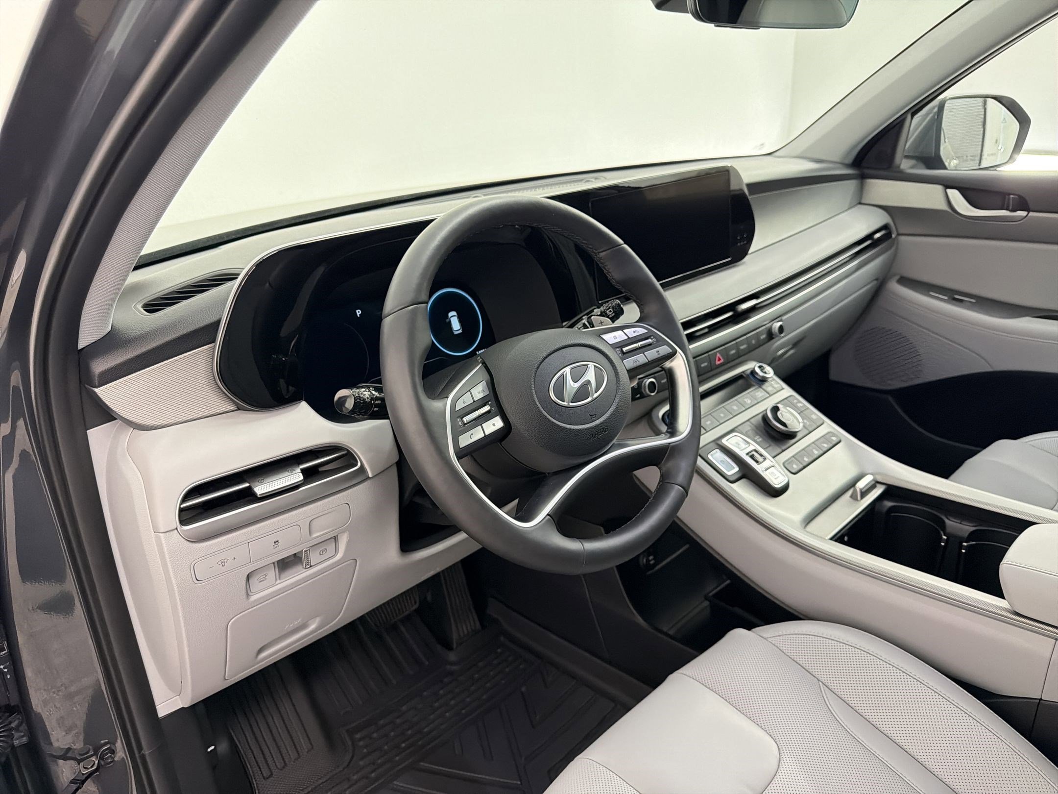 Used 2025 Hyundai Palisade SEL FWD image 4