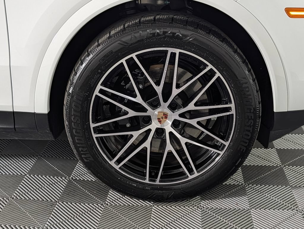 New 2026 Porsche Cayenne Coupe AWD/4WD image 14