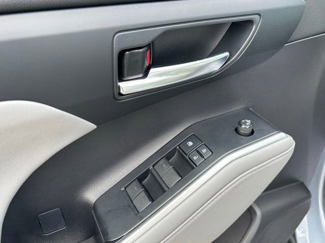 Used 2022 Toyota Highlander XLE image 14
