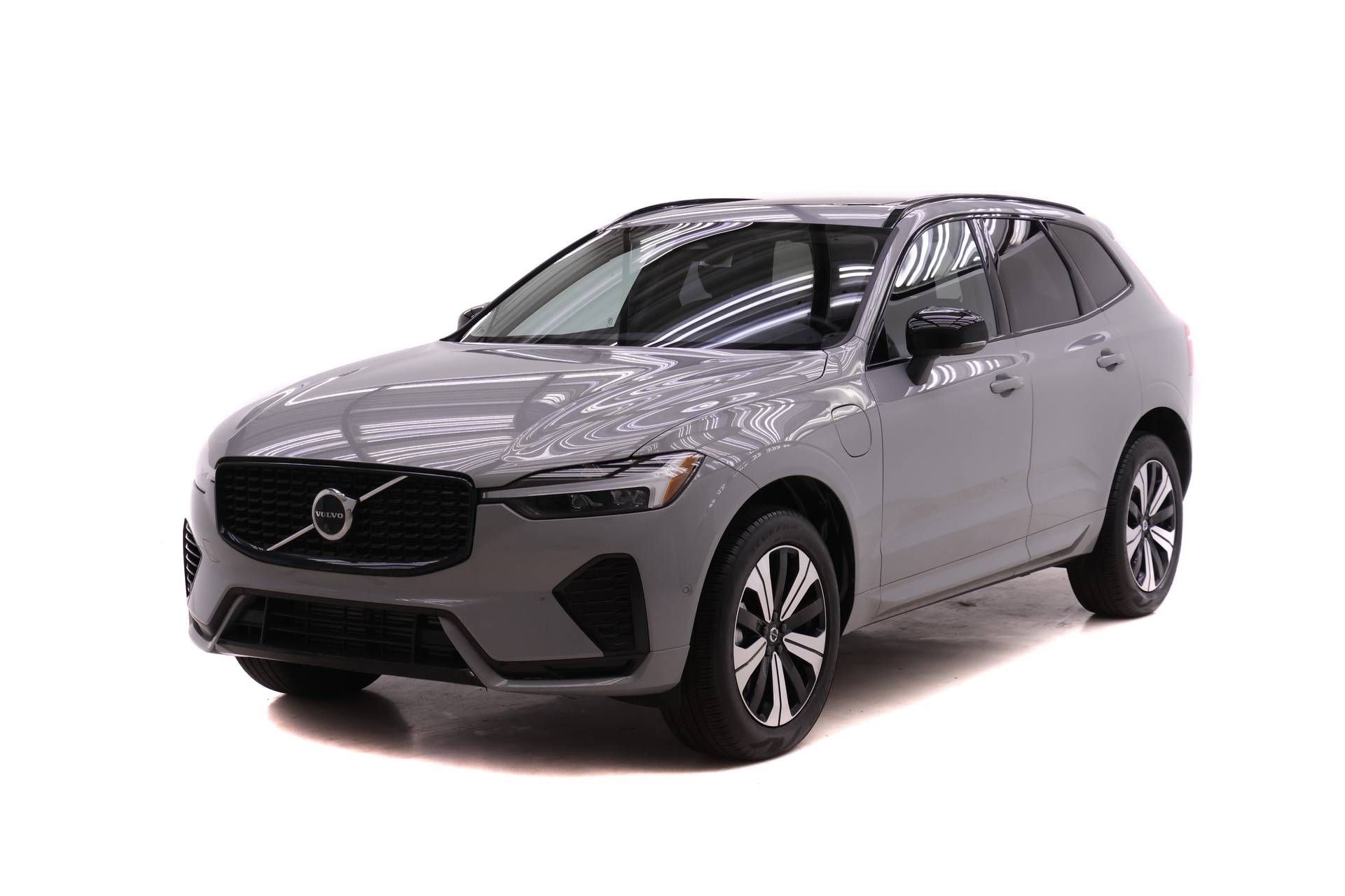 Certified 2025 Volvo XC60 T8 Plus image 1