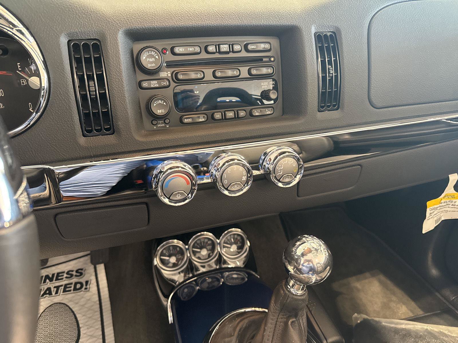 Used 2006 Chevrolet SSR w/ Preferred Equipment Group RWD image 14