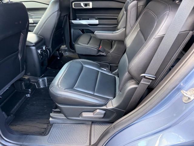 Used 2021 Ford Explorer XLT w/ Equipment Group 202A AWD/4WD image 12