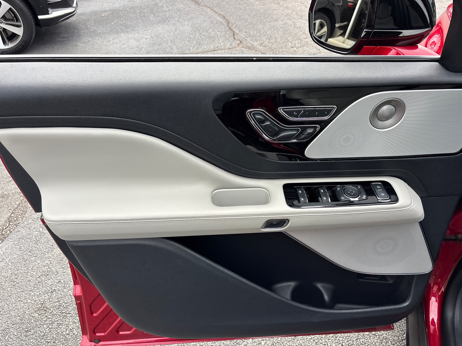 New 2026 Lincoln Aviator Reserve AWD/4WD image 11