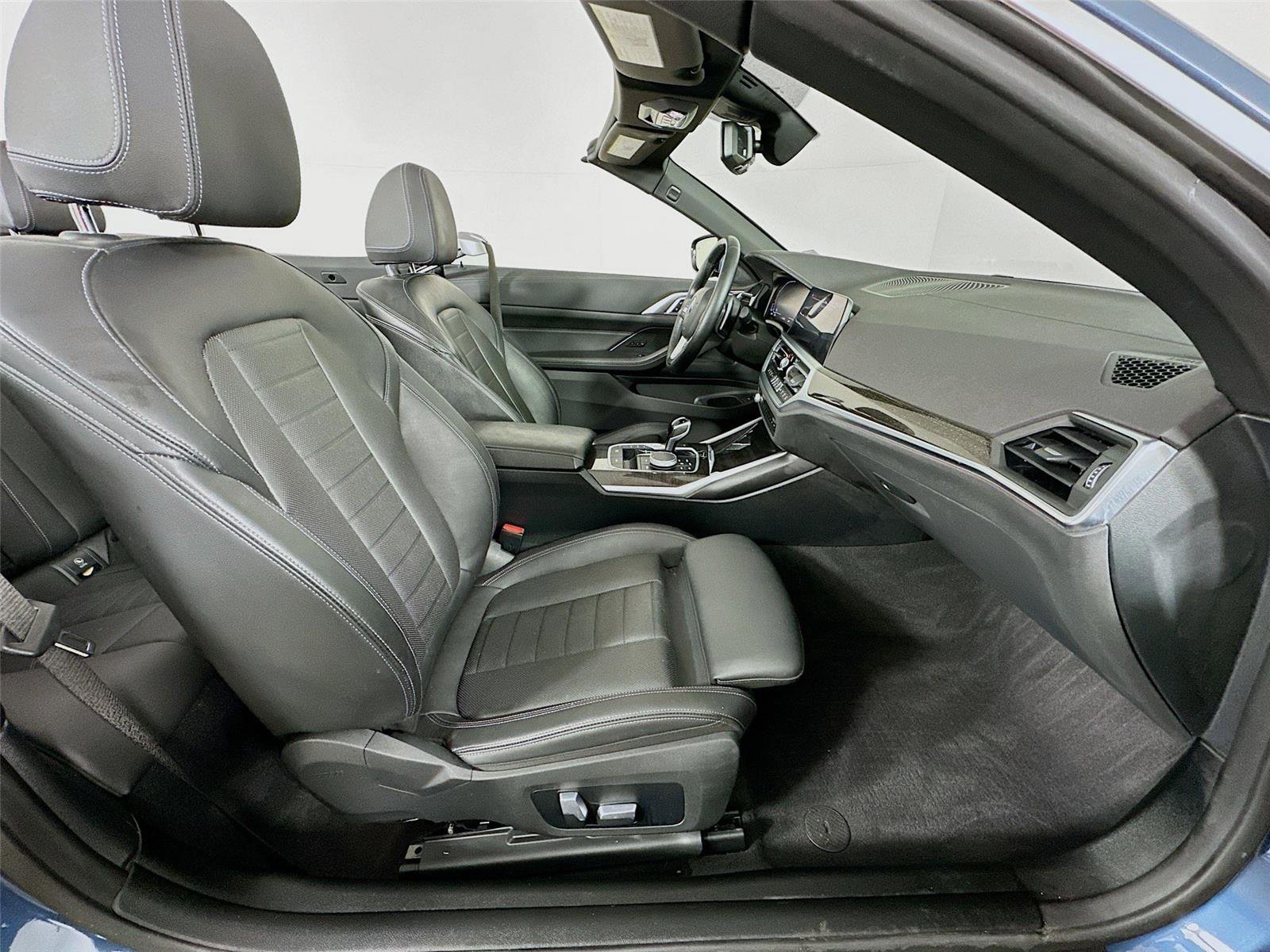 Used 2023 BMW 430i xDrive Convertible w/ Premium Package image 28