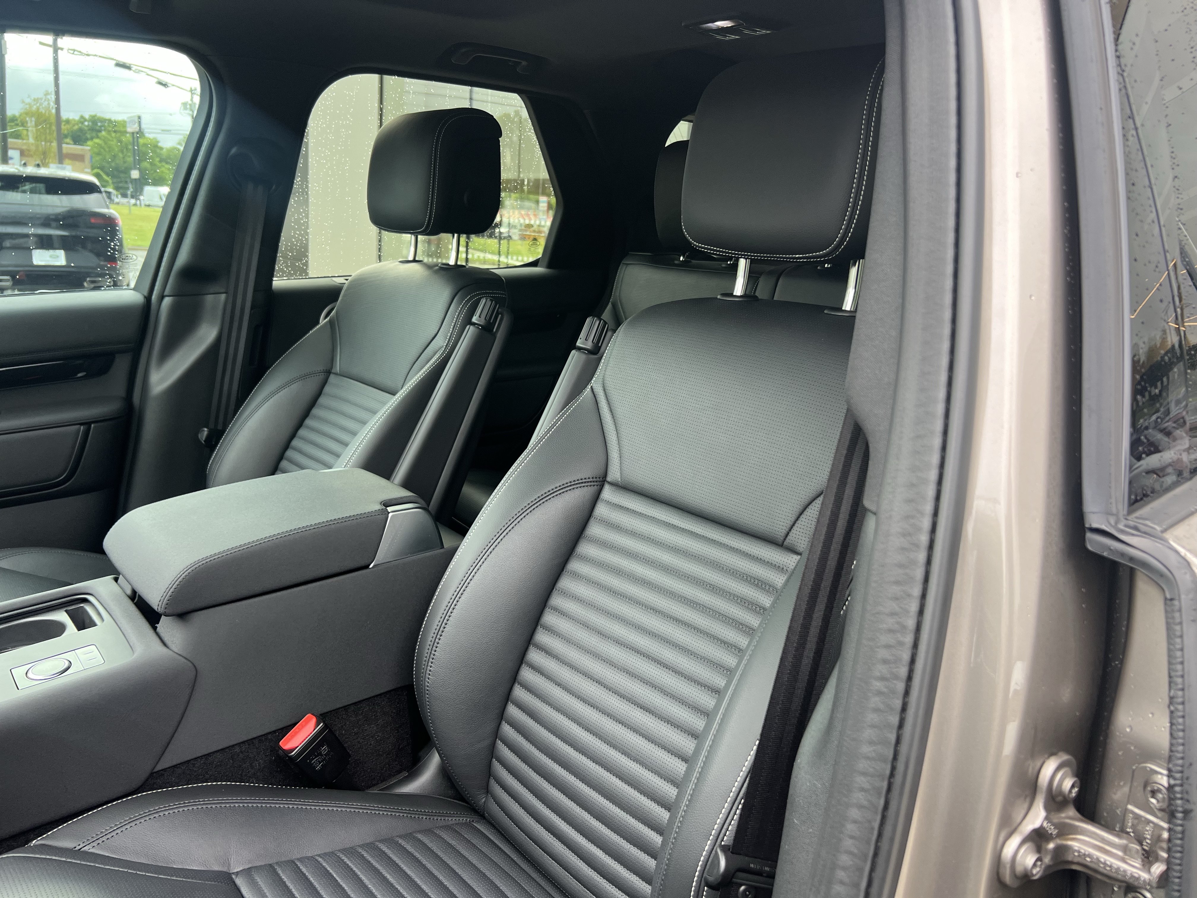 Certified 2025 Land Rover Discovery S AWD/4WD image 16