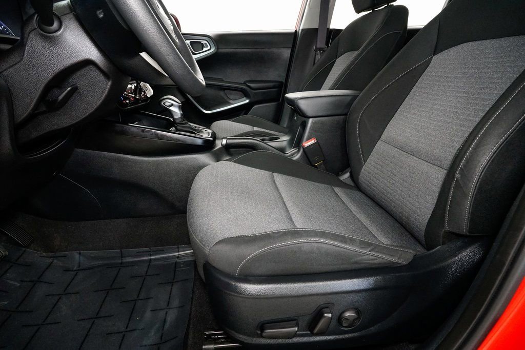 Certified 2021 Kia Soul S image 9