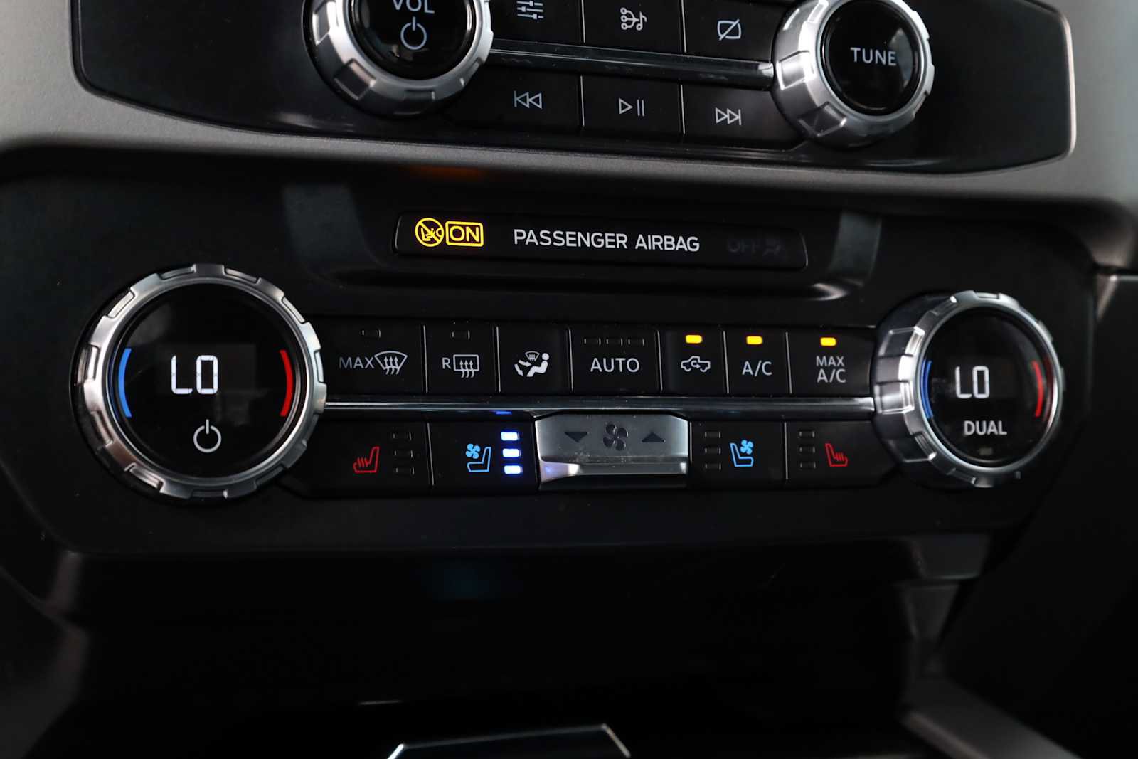 Used 2022 Ford F250 Lariat w/ Lariat Ultimate Package AWD/4WD image 22
